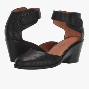 Kenneth Cole Black Perforated Wedges